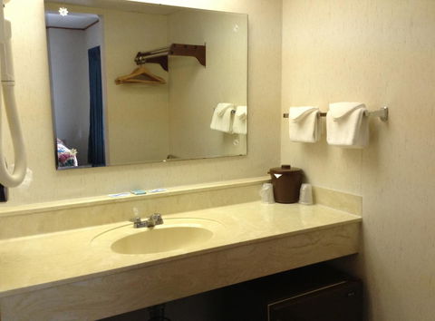 K Royale Lakefront Inn - Saint Ignace - Adwords Guide 22