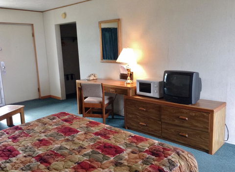 K Royale Lakefront Inn - Saint Ignace - Adwords Guide 28