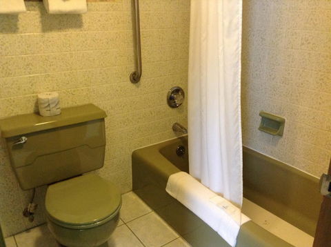 K Royale Lakefront Inn - Saint Ignace - Adwords Guide 24