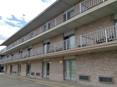 K Royale Lakefront Inn - Saint Ignace - Adwords Guide 0