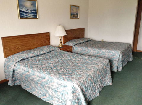 K Royale Lakefront Inn - Saint Ignace - Adwords Guide 31