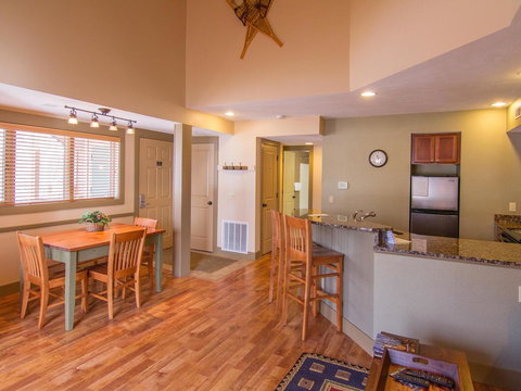 Spacious 2 Bed Condo At Crystal Mountain Resort - Adwords Guide 10