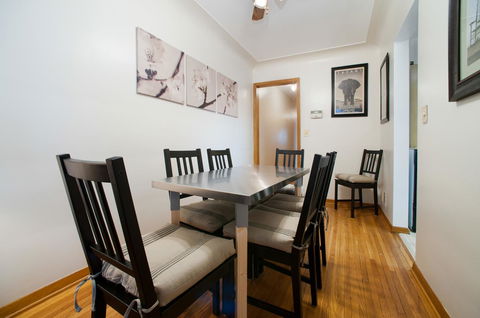 J33A Southwest 2+ Bedroom 1 Bathroom Sleeps 8-10 - Adwords Guide 1