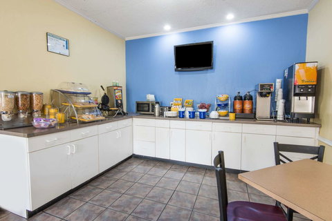 Days Inn By Wyndham Kansas City International Airport - Adwords Guide 42