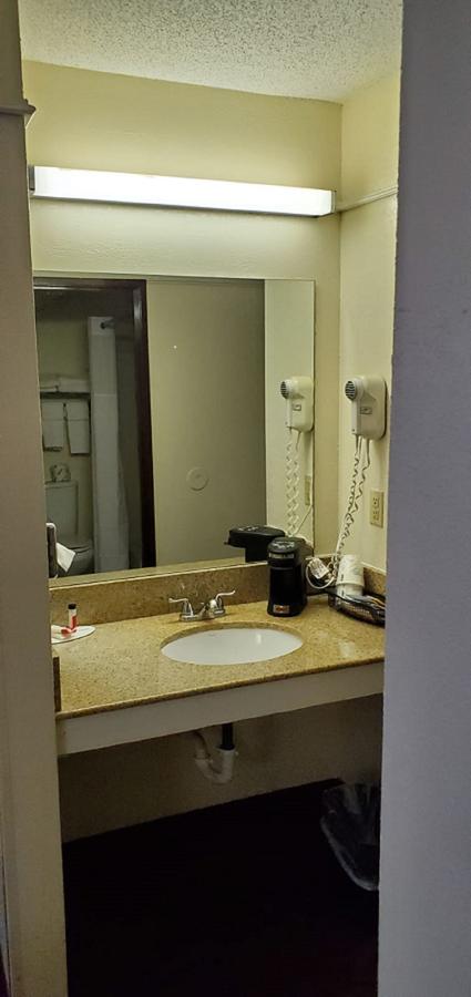 Days Inn By Wyndham Kansas City International Airport - Adwords Guide 3