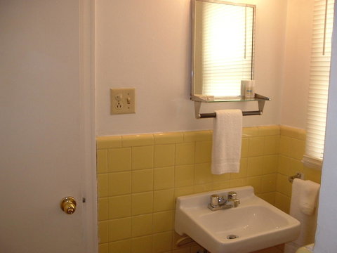 Fels Three Crown Motel - Adwords Guide 17