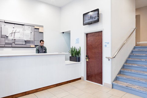 Holiday Inn Express Brooklyn - Adwords Guide 19