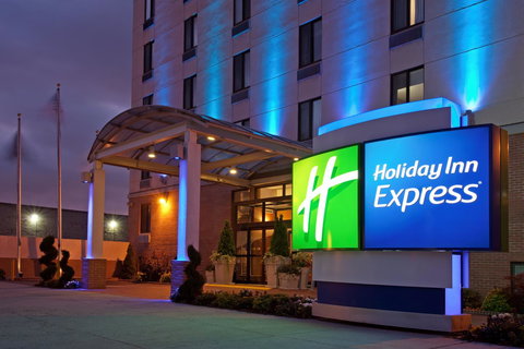 Holiday Inn Express Brooklyn - Adwords Guide 31