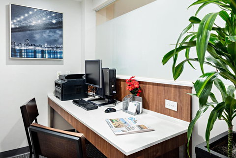 Holiday Inn Express Brooklyn - Adwords Guide 24