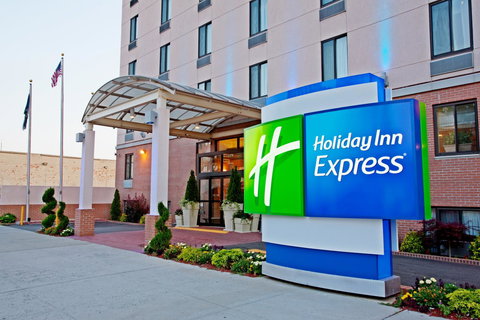 Holiday Inn Express Brooklyn - Adwords Guide 0