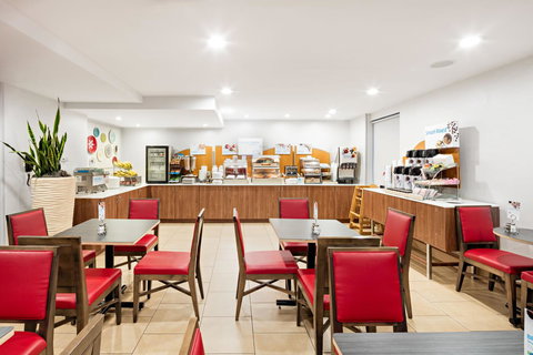 Holiday Inn Express Brooklyn - Adwords Guide 34