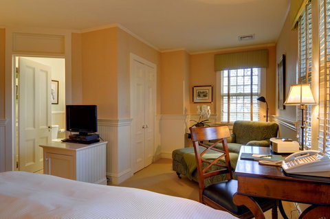 The Baker House 1650 - Adwords Guide 14