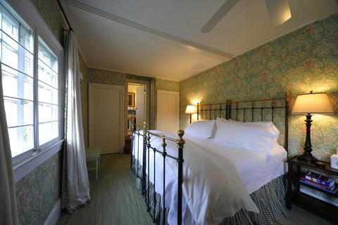 The Baker House 1650 - Adwords Guide 21