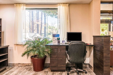 CLARION INN AND SUITES LAKE NORMAN - Adwords Guide 9