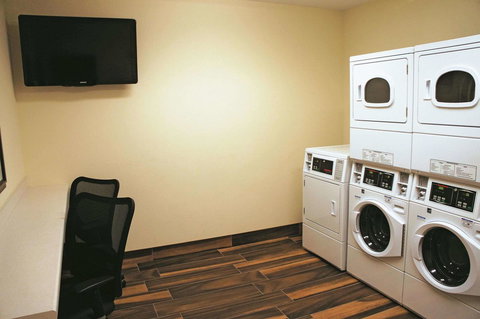 La Quinta By Wyndham Grand Forks - Adwords Guide 35