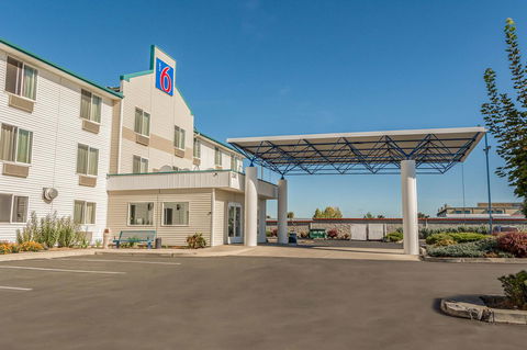 Motel 6 Redmond - Adwords Guide 18