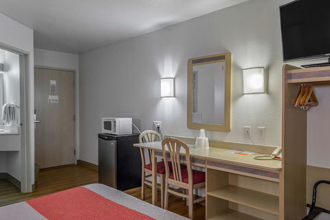 Motel 6 Redmond - Adwords Guide 16