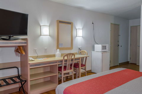 Motel 6 Redmond - Adwords Guide 20