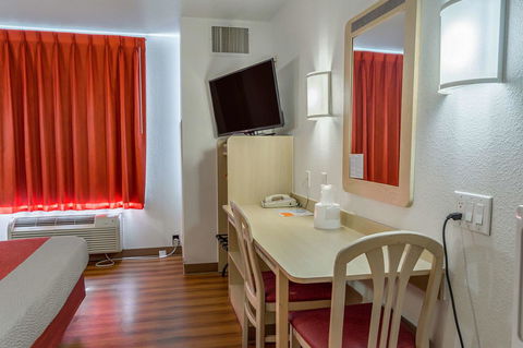 Motel 6 Redmond - Adwords Guide 6