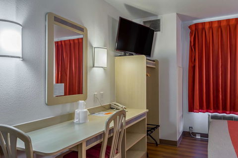 Motel 6 Redmond - Adwords Guide 7