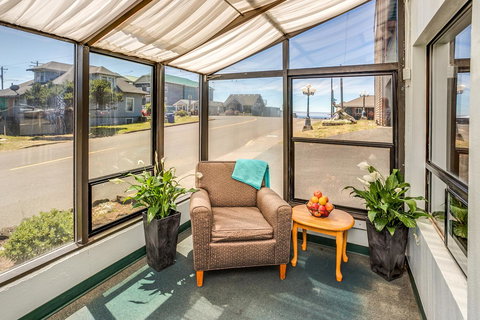 The Waves Hotel - Adwords Guide 6