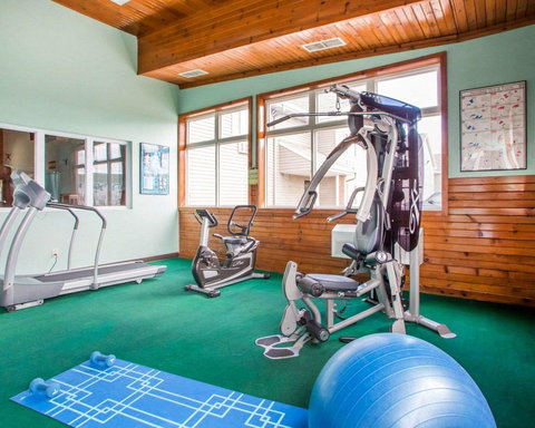 Econo Lodge Inn & Suites Green Bay - Adwords Guide 27