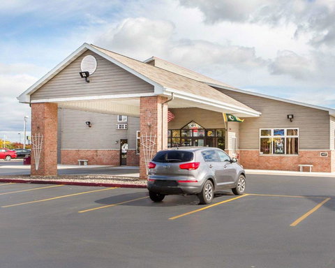 Econo Lodge Inn & Suites Green Bay - Adwords Guide 22