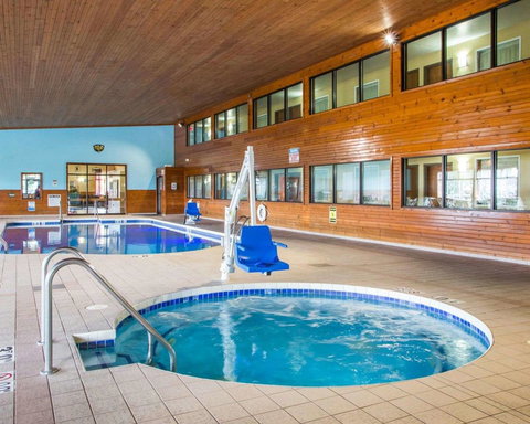 Econo Lodge Inn & Suites Green Bay - Adwords Guide 23