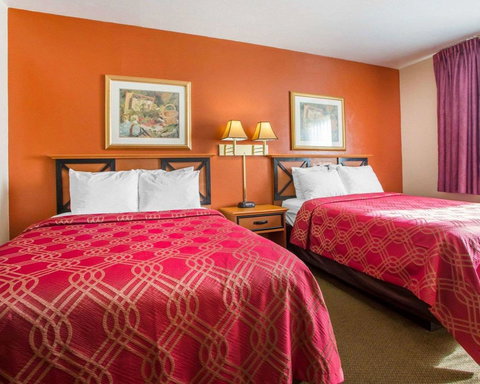 Econo Lodge Inn & Suites Green Bay - Adwords Guide 8