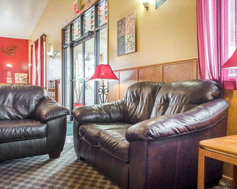 Econo Lodge Inn & Suites Green Bay - Adwords Guide 2