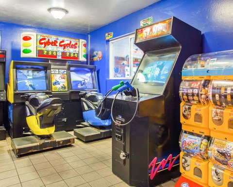 Econo Lodge Inn & Suites Green Bay - Adwords Guide 25