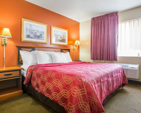 Econo Lodge Inn & Suites Green Bay - Adwords Guide 24