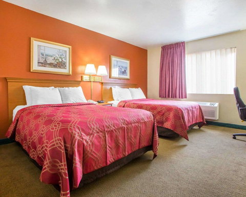 Econo Lodge Inn & Suites Green Bay - Adwords Guide 5