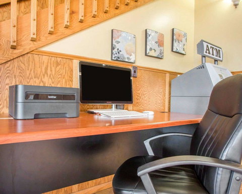 Econo Lodge Inn & Suites Green Bay - Adwords Guide 26