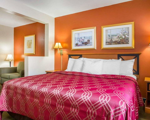 Econo Lodge Inn & Suites Green Bay - Adwords Guide 13