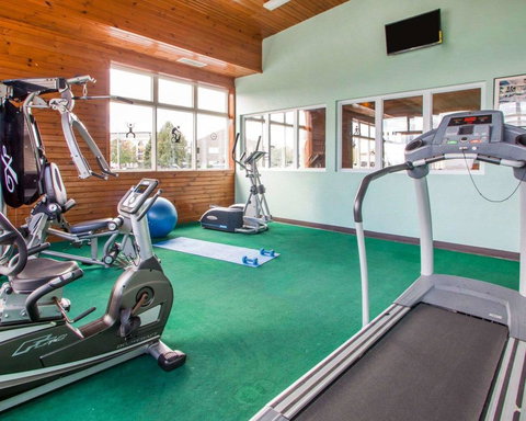 Econo Lodge Inn & Suites Green Bay - Adwords Guide 4