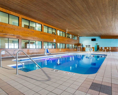 Econo Lodge Inn & Suites Green Bay - Adwords Guide 9