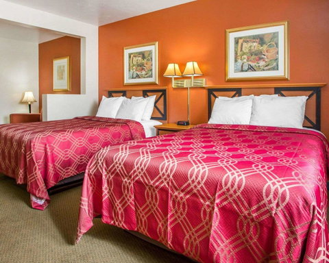 Econo Lodge Inn & Suites Green Bay - Adwords Guide 20