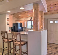 'Parker's Pride' Overgaard Cabin with BBQ Patio