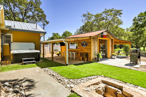 'Texas Roots' 3BR Fredericksburg House With Hot Tub! - Adwords Guide 1