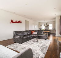 10 Bed 4 Story Rooftop Home Minutes to Broadway