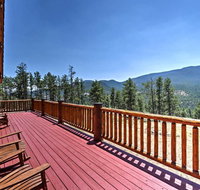Bearadise Cabin with Mtn Views - Near Hiking
