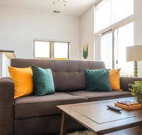 Bright 1BR Apt Walk Everywhere