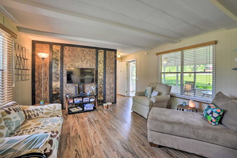 Cabin With Deck - Walk To Waterfront And Marina! - Adwords Guide 2