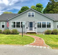 Cape Cod Escape Newly Renovated- Walk to Beach