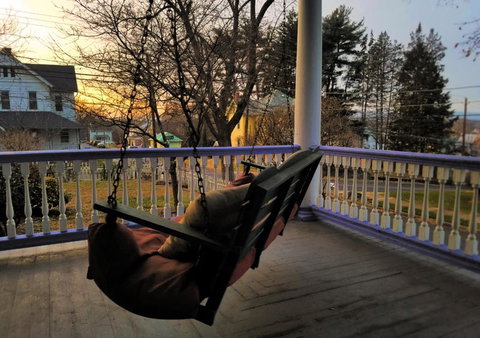 CHARMING EXECUTIVE VICTORIAN MANSION W/ FREE PARKING - Near Bucknell - Adwords Guide 1