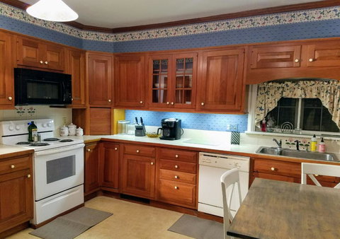 CHARMING EXECUTIVE VICTORIAN MANSION W/ FREE PARKING - Near Bucknell - Adwords Guide 2