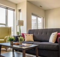 Colorful 2BR Apt near the Lake