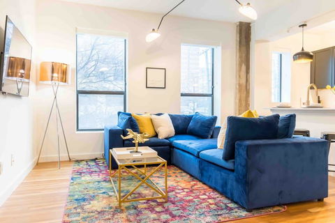 Contemporary Oak Lawn Loft - Adwords Guide 1