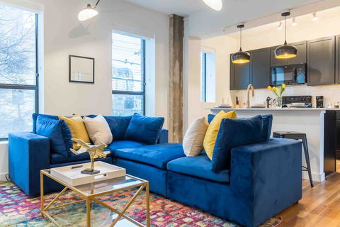 Contemporary Oak Lawn Loft - Adwords Guide 0